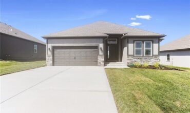 11456 N Auburndale Circle, Kansas City, MO 64157