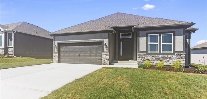 11456 N Auburndale Circle, Kansas City, MO 64157