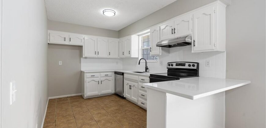 8240 NW Birch Lane, Kansas City, MO 64151