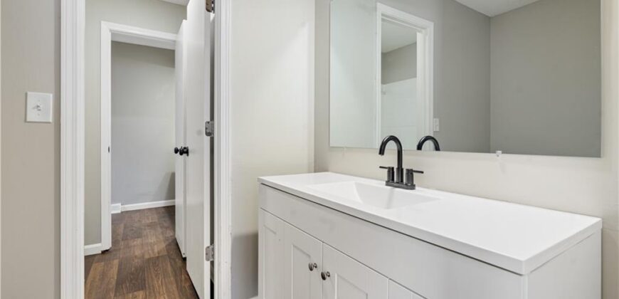 8240 NW Birch Lane, Kansas City, MO 64151