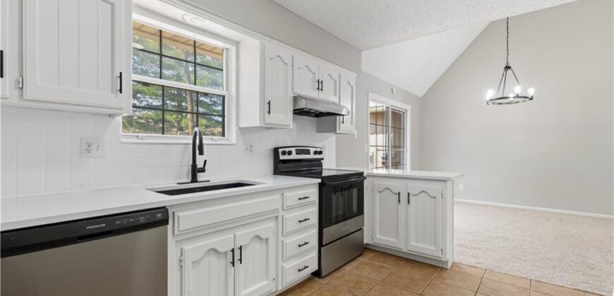 8240 NW Birch Lane, Kansas City, MO 64151