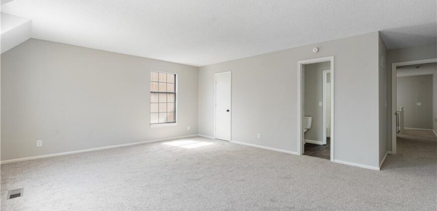 8240 NW Birch Lane, Kansas City, MO 64151