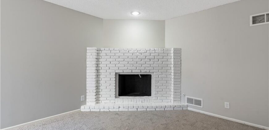 8240 NW Birch Lane, Kansas City, MO 64151