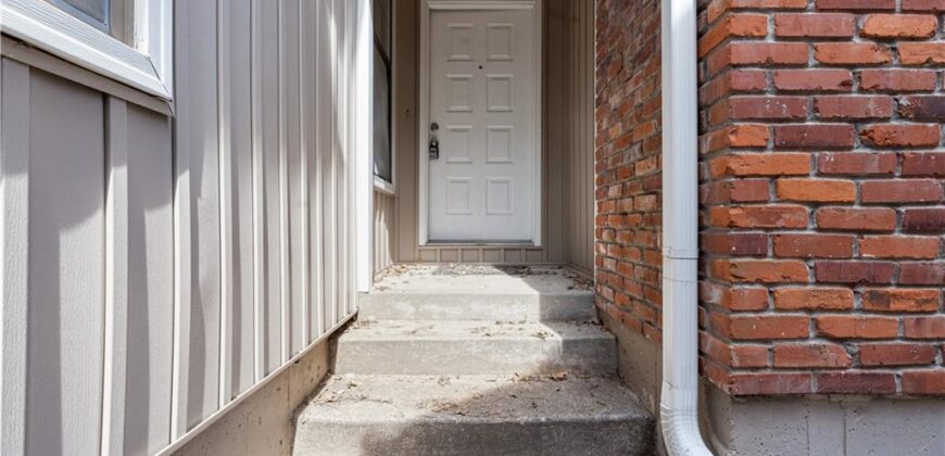 8240 NW Birch Lane, Kansas City, MO 64151