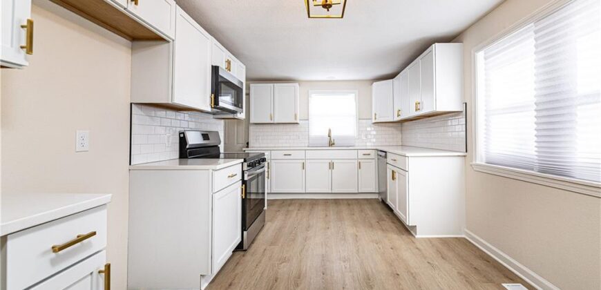 808 NE Russell Road, Kansas City, MO 64116