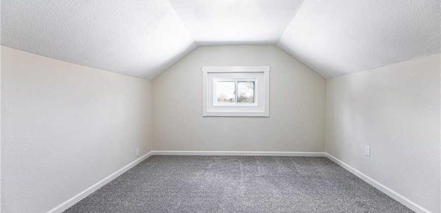 808 NE Russell Road, Kansas City, MO 64116