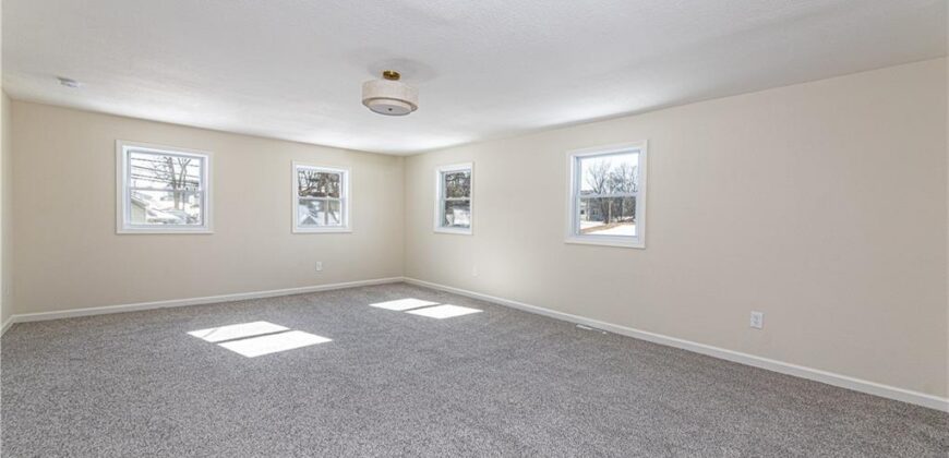 808 NE Russell Road, Kansas City, MO 64116