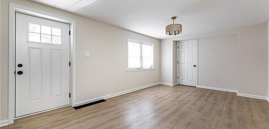 808 NE Russell Road, Kansas City, MO 64116