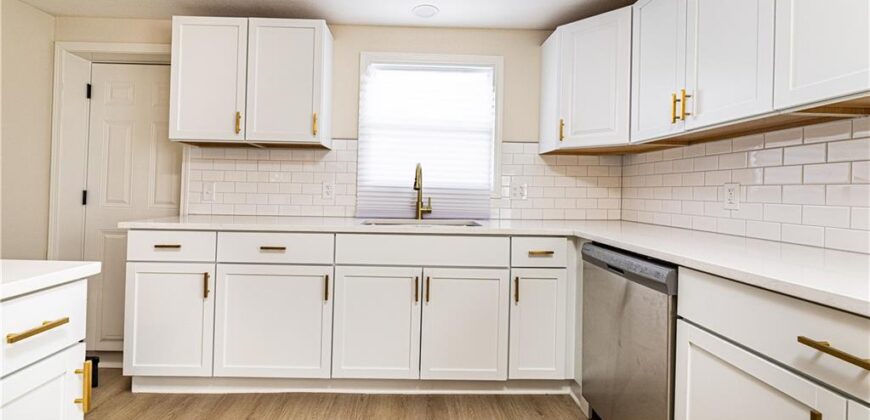 808 NE Russell Road, Kansas City, MO 64116