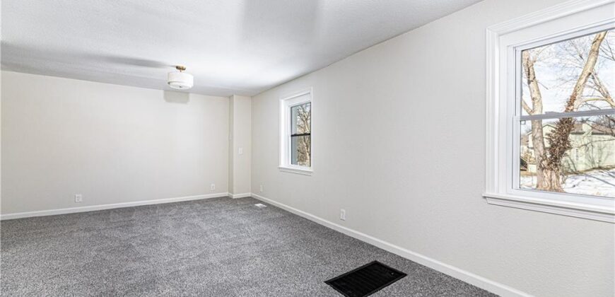 808 NE Russell Road, Kansas City, MO 64116