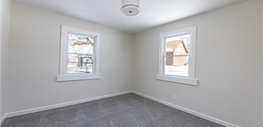 808 NE Russell Road, Kansas City, MO 64116