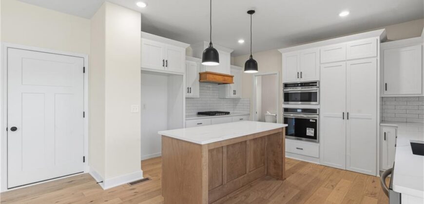 1972 Longview Drive, Liberty, MO 64068