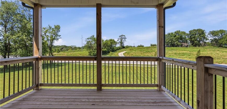 1972 Longview Drive, Liberty, MO 64068