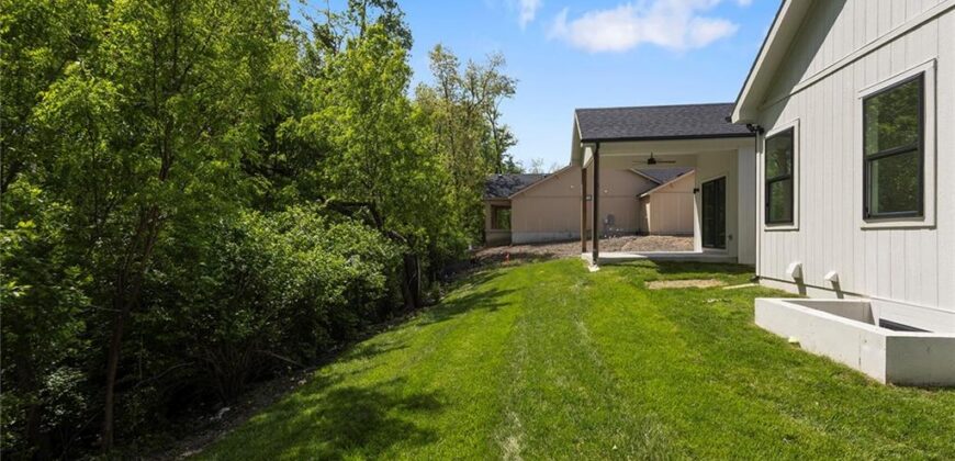 9735 N Lucerne Avenue, Kansas City, MO 64153