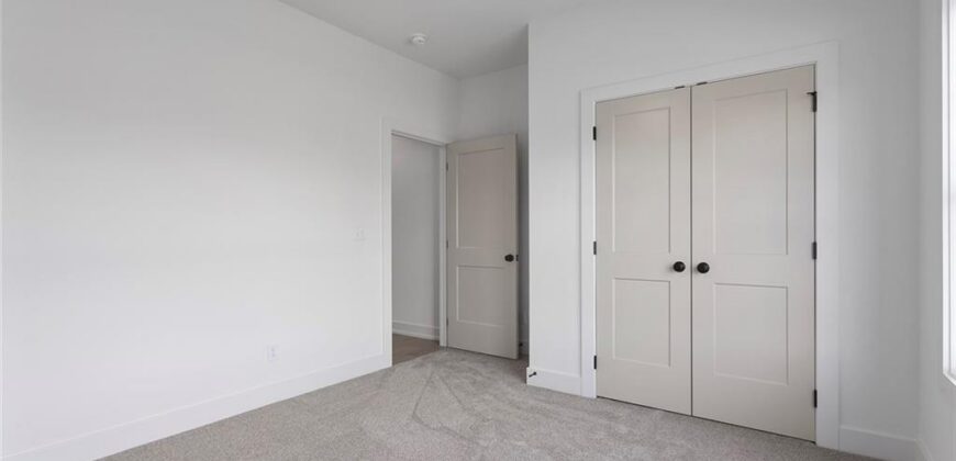 9735 N Lucerne Avenue, Kansas City, MO 64153