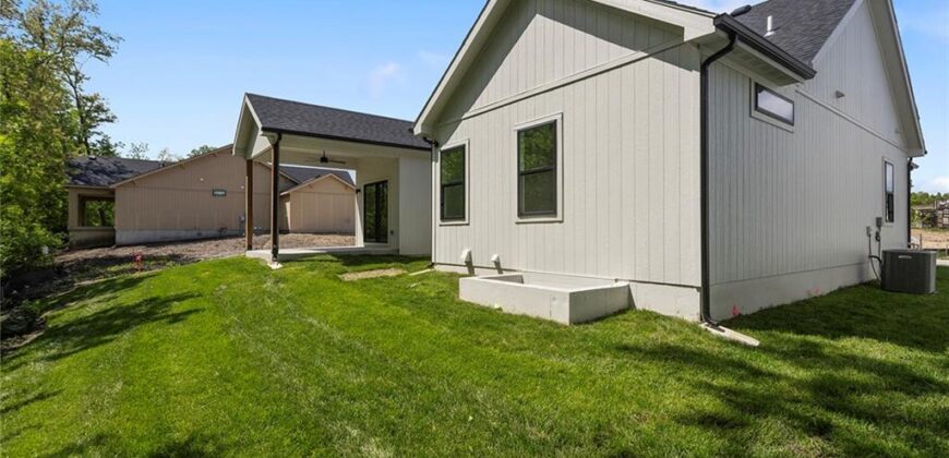 9735 N Lucerne Avenue, Kansas City, MO 64153