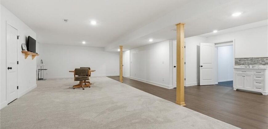 204 S MARIMACK Court, Kearney, MO 64060