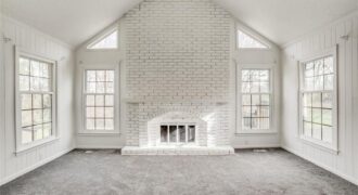 10106 NW Mirror Lake Drive, Kansas City, MO 64152