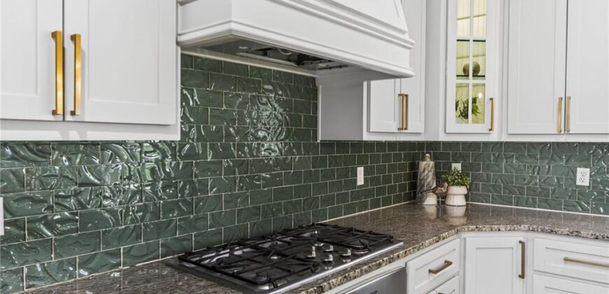 2827 NE 102nd Terrace, Kansas City, MO 64155