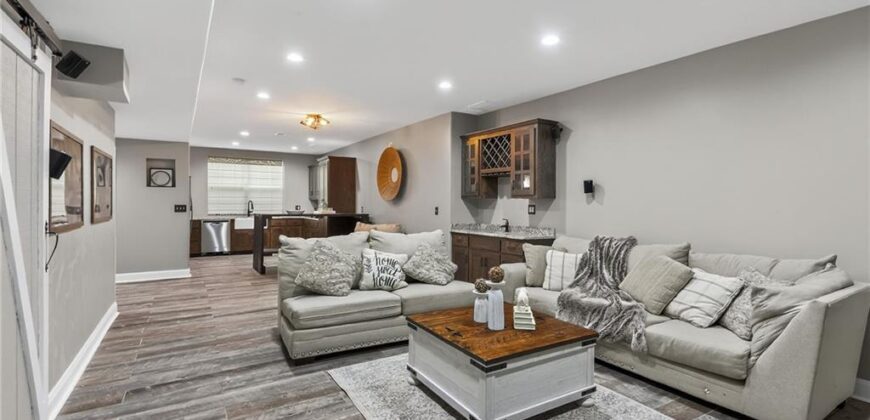 2827 NE 102nd Terrace, Kansas City, MO 64155