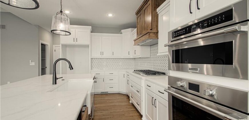 2316 Larkspur Lane, Kearney, MO 64060