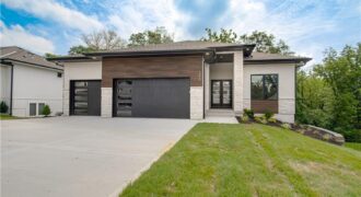 13458 Terrace Park Drive, Parkville, MO 64152