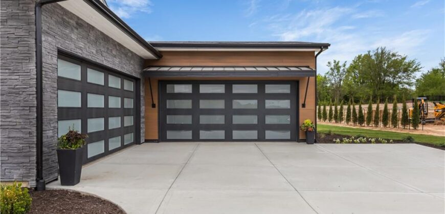7470 NW Fawn Avenue, Parkville, MO 64152