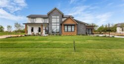 7470 NW Fawn Avenue, Parkville, MO 64152