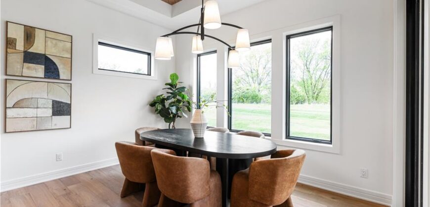 7470 NW Fawn Avenue, Parkville, MO 64152