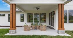 7470 NW Fawn Avenue, Parkville, MO 64152