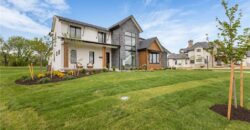 7470 NW Fawn Avenue, Parkville, MO 64152