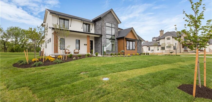 7470 NW Fawn Avenue, Parkville, MO 64152