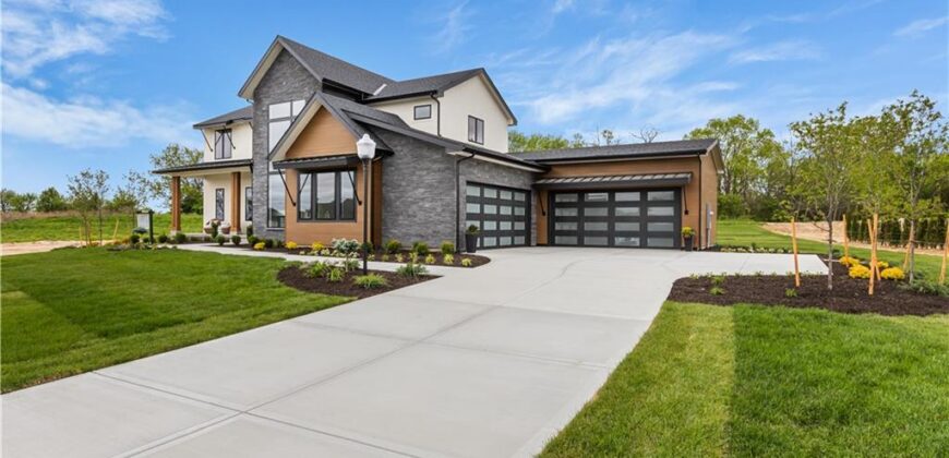 7470 NW Fawn Avenue, Parkville, MO 64152