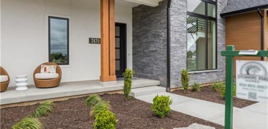 7470 NW Fawn Avenue, Parkville, MO 64152