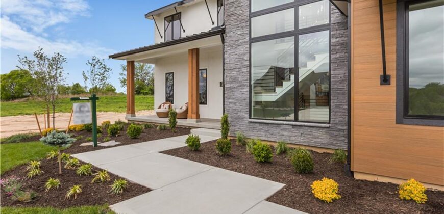 7470 NW Fawn Avenue, Parkville, MO 64152