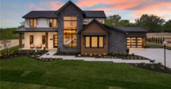 7470 NW Fawn Avenue, Parkville, MO 64152