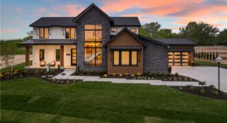 7470 NW Fawn Avenue, Parkville, MO 64152