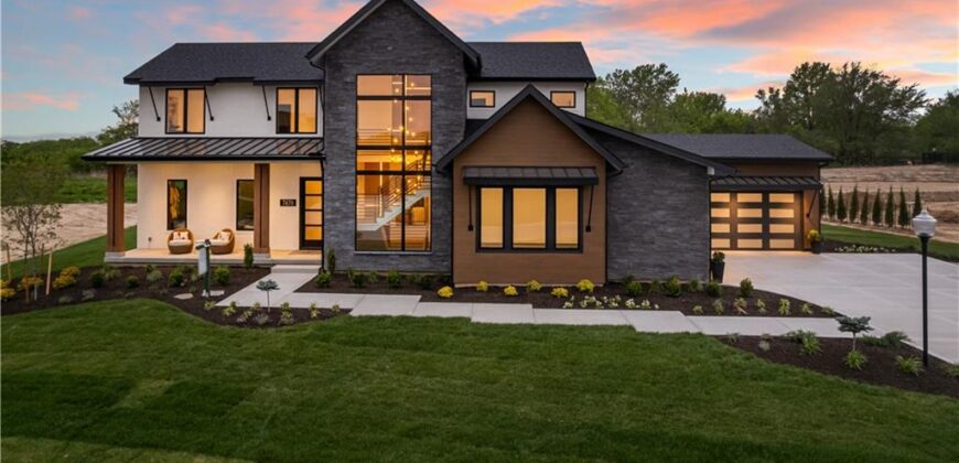 7470 NW Fawn Avenue, Parkville, MO 64152