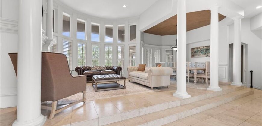 6930 NW WHITE PINE Circle, Parkville, MO 64152