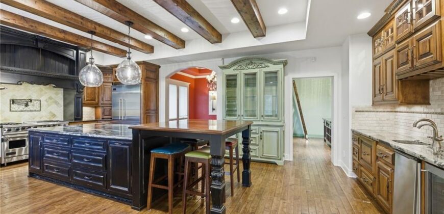 6930 NW WHITE PINE Circle, Parkville, MO 64152