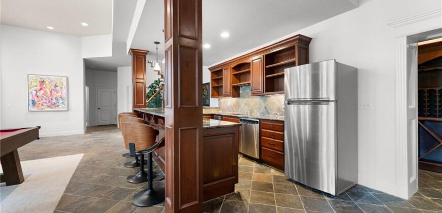 6930 NW WHITE PINE Circle, Parkville, MO 64152