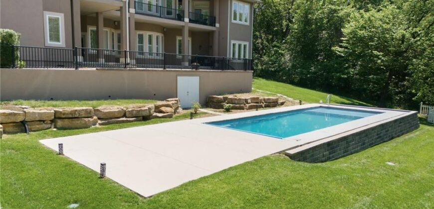 6930 NW WHITE PINE Circle, Parkville, MO 64152