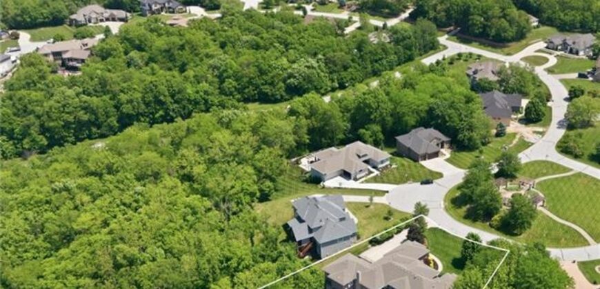 6930 NW WHITE PINE Circle, Parkville, MO 64152
