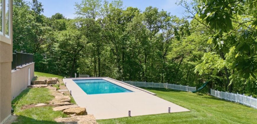 6930 NW WHITE PINE Circle, Parkville, MO 64152