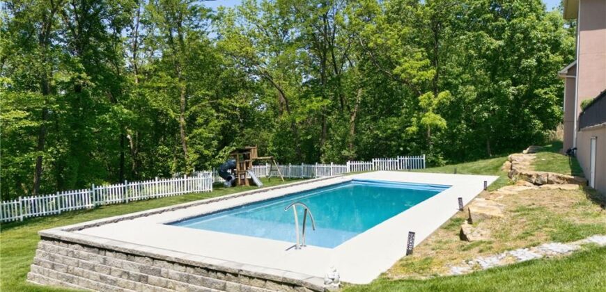 6930 NW WHITE PINE Circle, Parkville, MO 64152