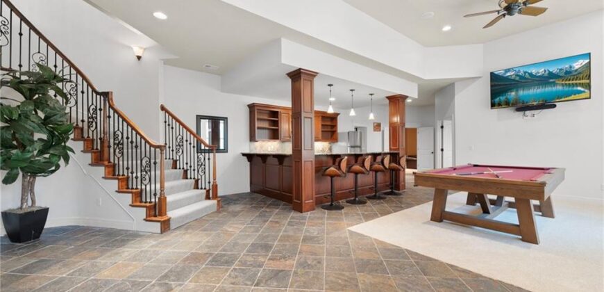 6930 NW WHITE PINE Circle, Parkville, MO 64152
