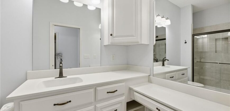 6930 NW WHITE PINE Circle, Parkville, MO 64152