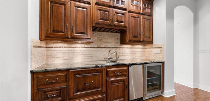 6930 NW WHITE PINE Circle, Parkville, MO 64152