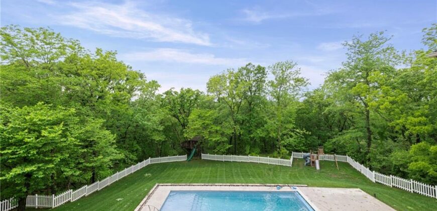 6930 NW WHITE PINE Circle, Parkville, MO 64152