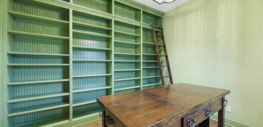 6930 NW WHITE PINE Circle, Parkville, MO 64152